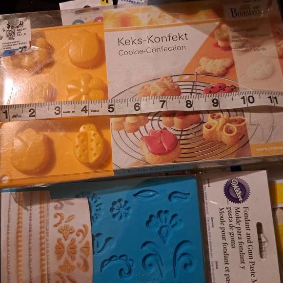 NWT- Spring in WINTER! Caterpillar Cake Pan,Tulip Cakelets Fondant Confections - Picture 6 of 9